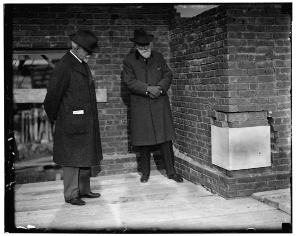 Laboratory Bldg.
Cornerstone laid.
Mr. Morse & Mr. Alfred T. White at left.