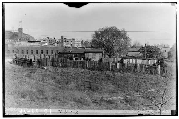 Washington Ave.
"Goat Town."  Squatter's shanties.
View east from windows of Laboratory B'ldg.  between Montgomery and Crown Sts.