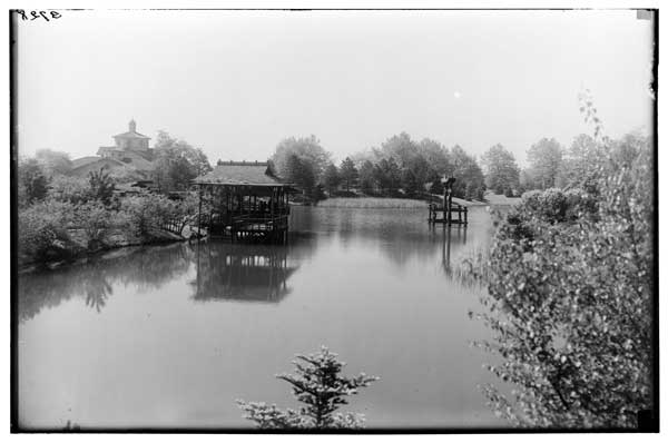 Japanese Garden.
South view with Tea House, Torii, and Lab. Building.