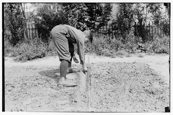 Drill, planting, in Children's Garden.  1922.