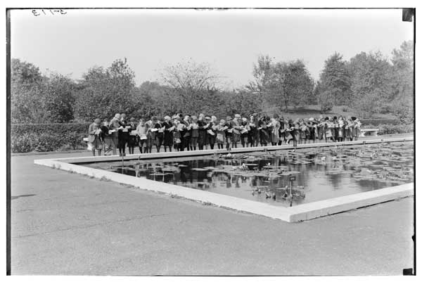 Lily pool.
Visiting class using BBG printed guide, 1924.