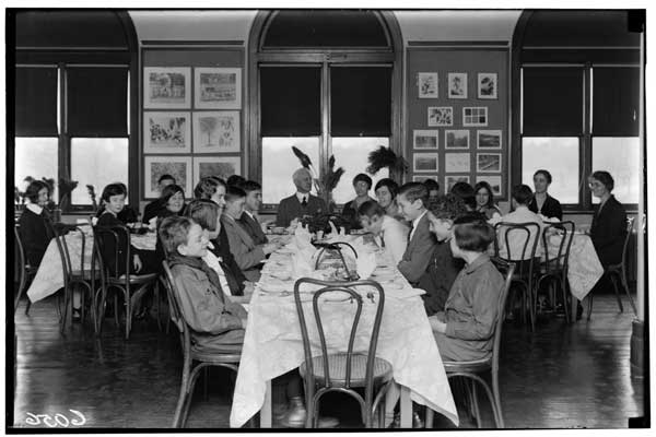 Group- Class Luncheon.
Silver pin students of Economic plants-1927.