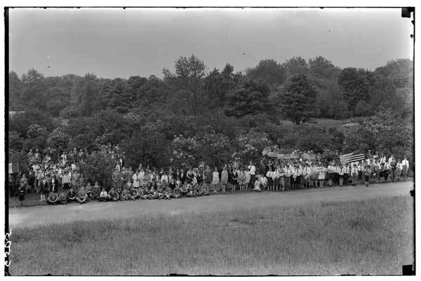 Arbor Day.
Visiting classes at BBG, 1928.